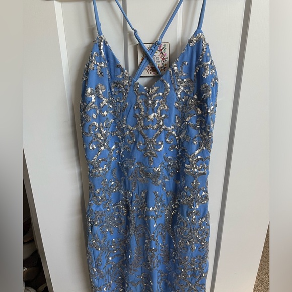 Women’s/Juniors homecoming/formal dress - Picture 1 of 2